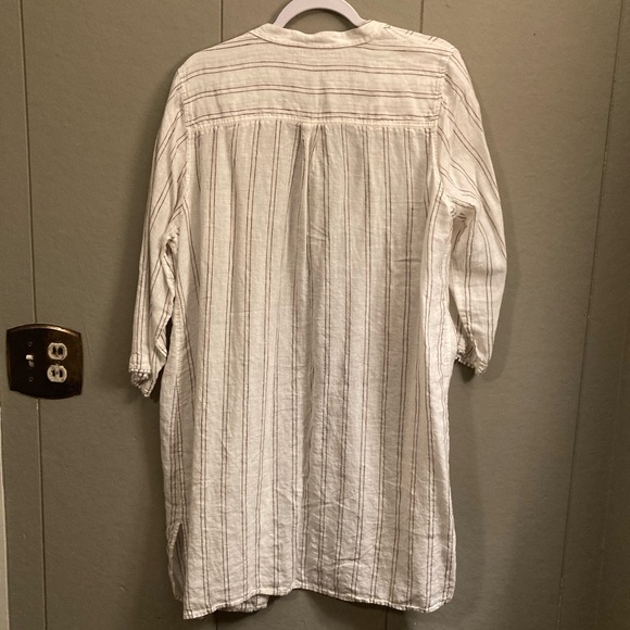 Striped Button-Up Tunic - Picture 6 of 8